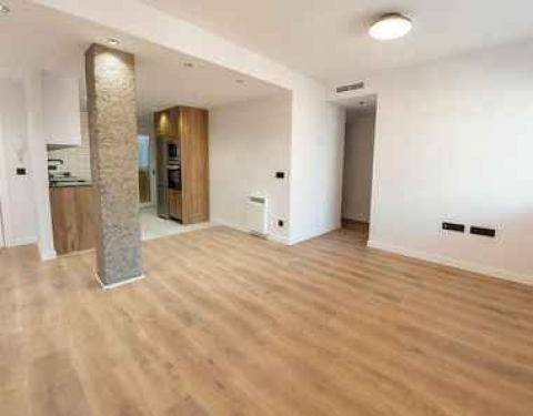 COLOCACION DE SUELOS LAMINADOS DE MADERAS SUELOS DE VINILOS SPC