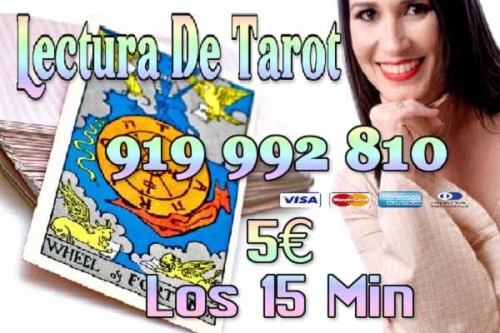 DESCUBRE TU FUTURO A TRAVéS DEL TAROT