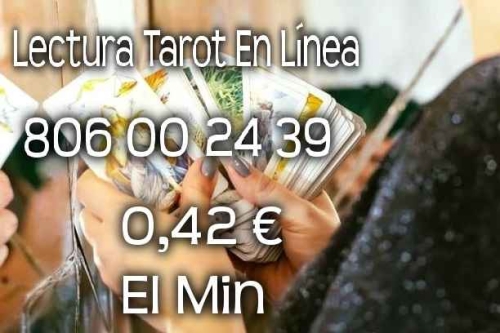 DESCUBRE TU FUTURO A TRAVéS DEL TAROT