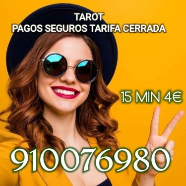 DESCUBRE TU FUTURO A TRAVÉS DEL TAROT