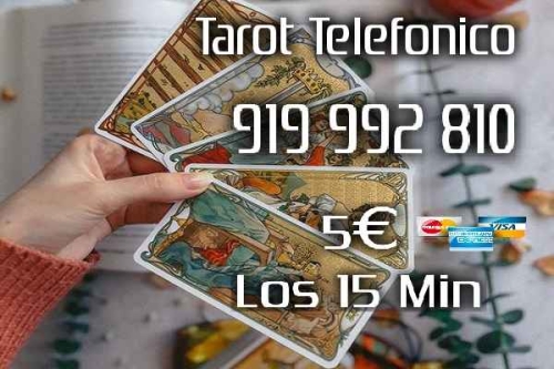 DESCUBRE TU FUTURO A TRAVéS DEL TAROT